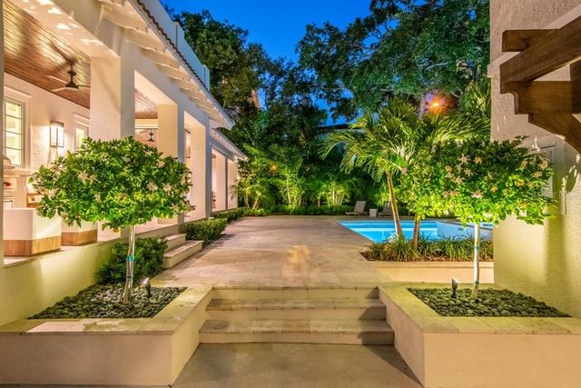 908 S DAKOTA AVENUE, Tampa, FL 33606