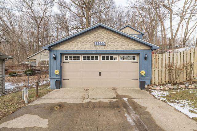 11230 Lakeshore Drive, Three Rivers, MI 49093