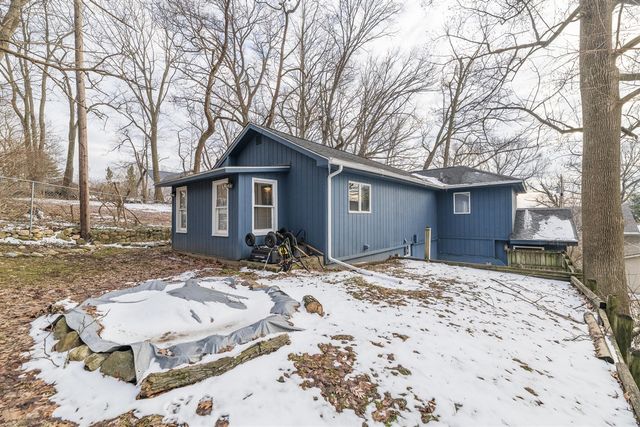 11230 Lakeshore Drive, Three Rivers, MI 49093