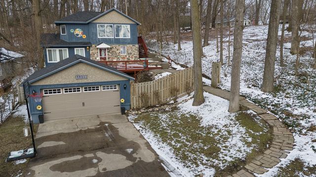 11230 Lakeshore Drive, Three Rivers, MI 49093