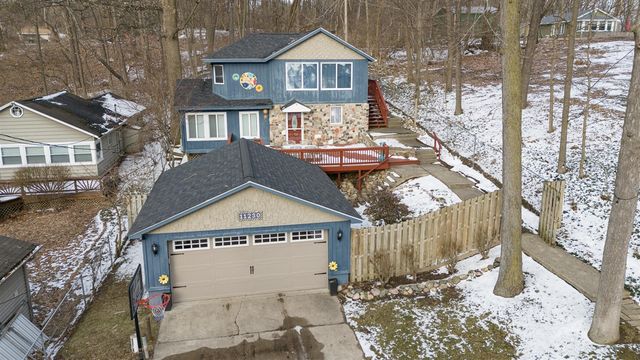 11230 Lakeshore Drive, Three Rivers, MI 49093