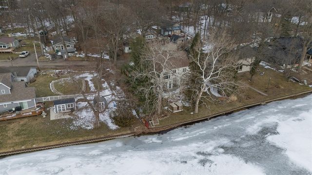 11230 Lakeshore Drive, Three Rivers, MI 49093