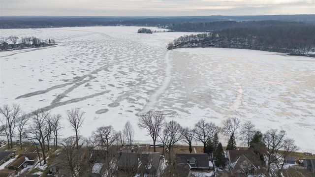 11230 Lakeshore Drive, Three Rivers, MI 49093