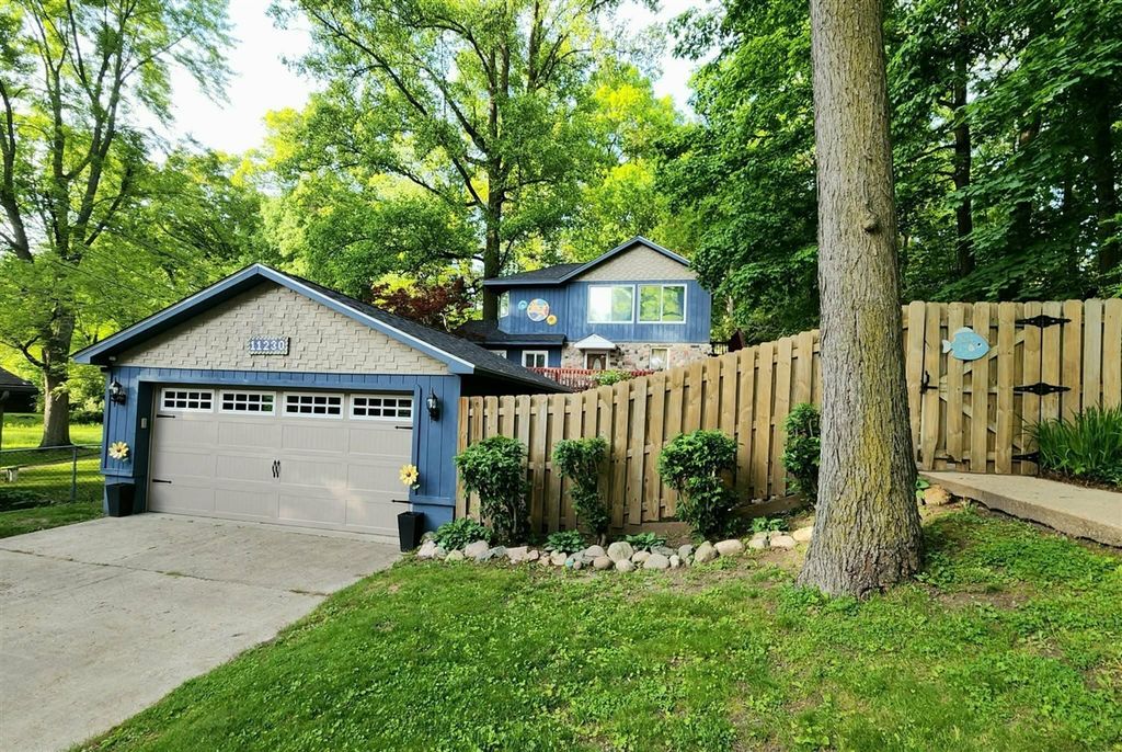 11230 Lakeshore Drive, Three Rivers, MI 49093