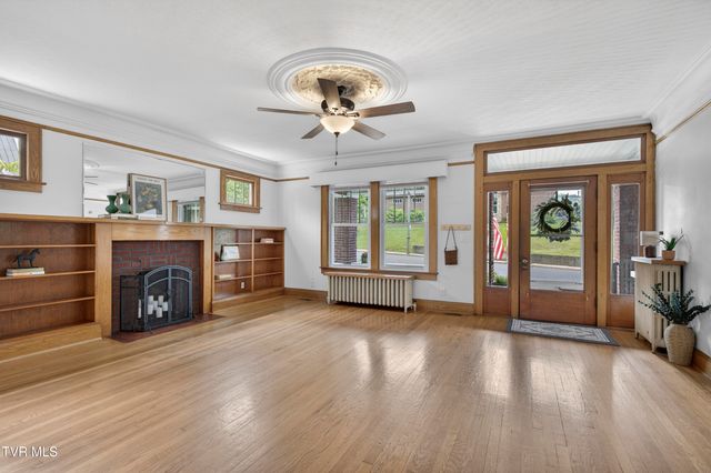 415 East Main Street, Marion, VA 24354
