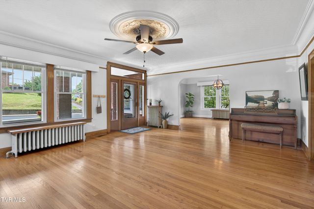 415 East Main Street, Marion, VA 24354
