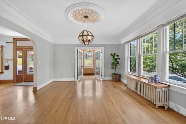 415 East Main Street, Marion, VA 24354