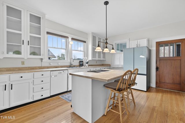 415 East Main Street, Marion, VA 24354