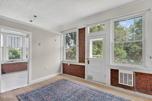 415 East Main Street, Marion, VA 24354