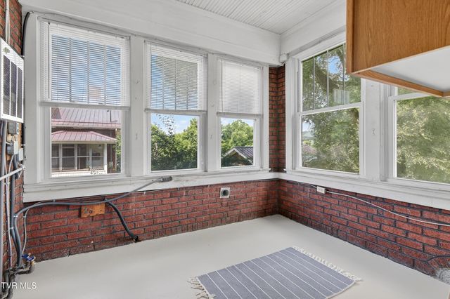 415 East Main Street, Marion, VA 24354