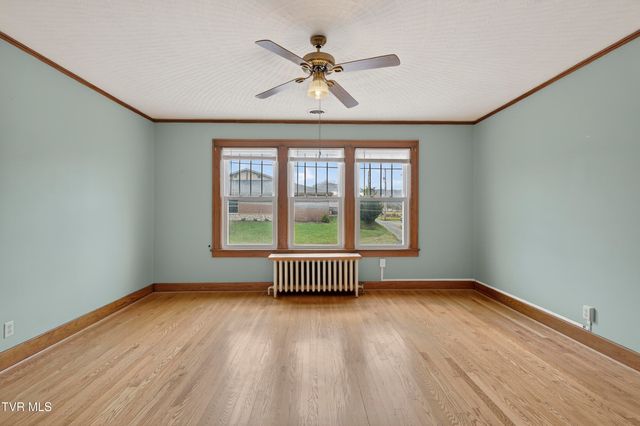 415 East Main Street, Marion, VA 24354
