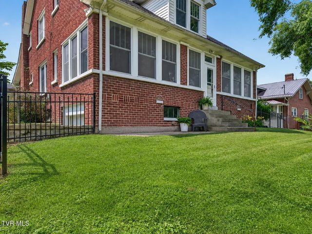 415 East Main Street, Marion, VA 24354