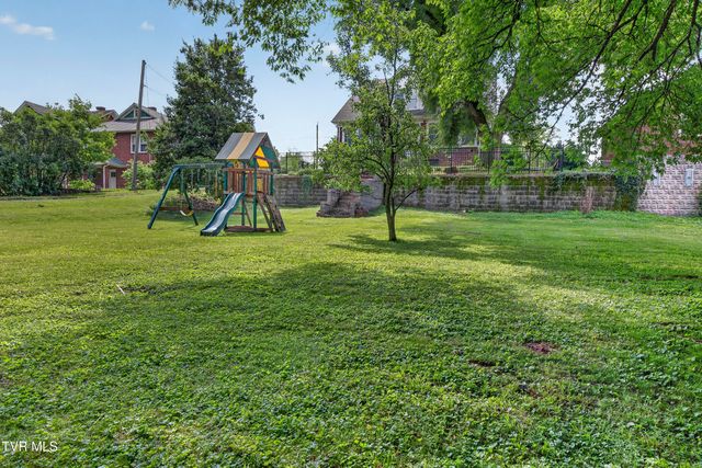 415 East Main Street, Marion, VA 24354