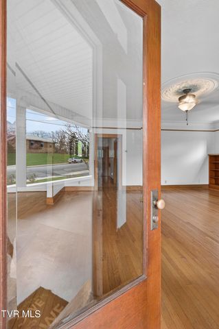 415 East Main Street, Marion, VA 24354