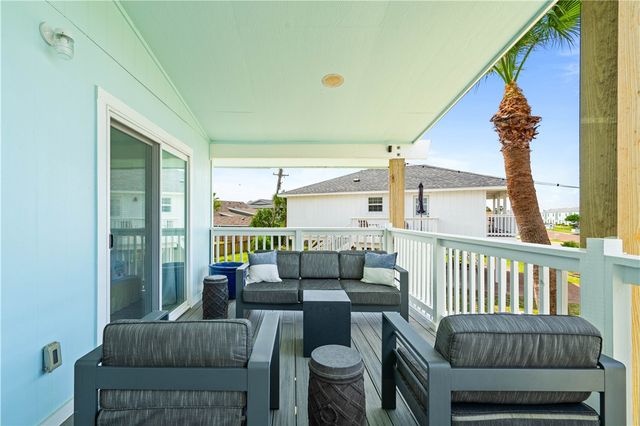 42 Nassau Dr, Rockport, TX 78382