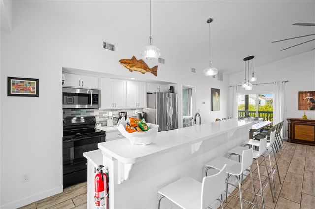 42 Nassau Dr, Rockport, TX 78382