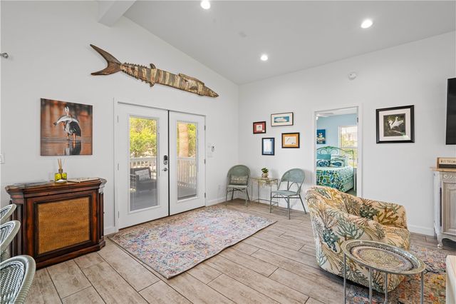 42 Nassau Dr, Rockport, TX 78382