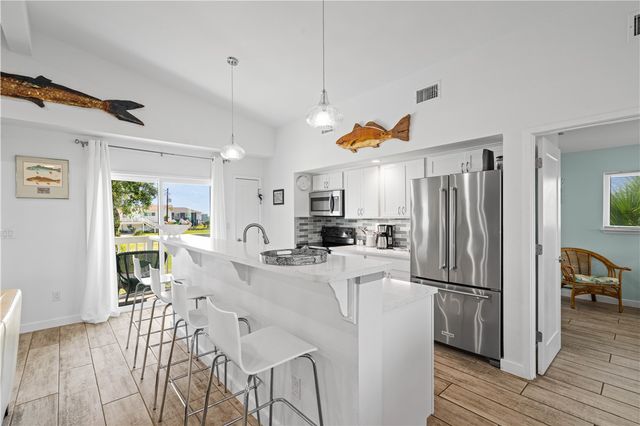 42 Nassau Dr, Rockport, TX 78382