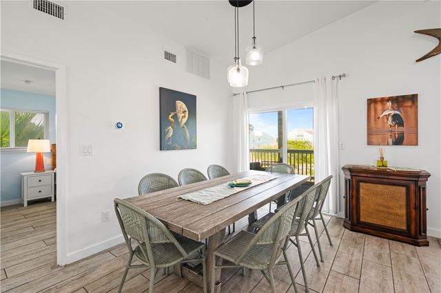 42 Nassau Dr, Rockport, TX 78382
