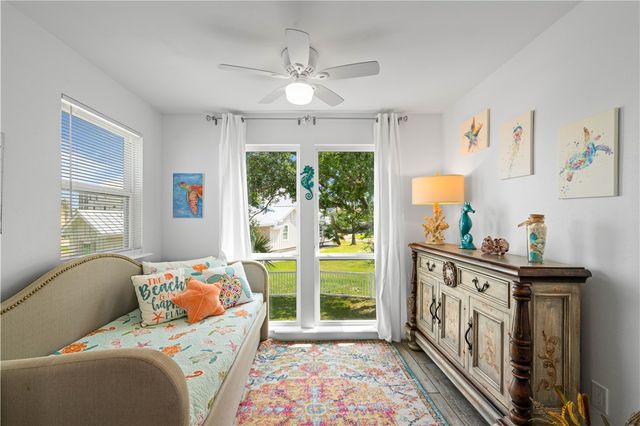 42 Nassau Dr, Rockport, TX 78382