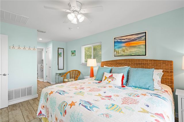 42 Nassau Dr, Rockport, TX 78382