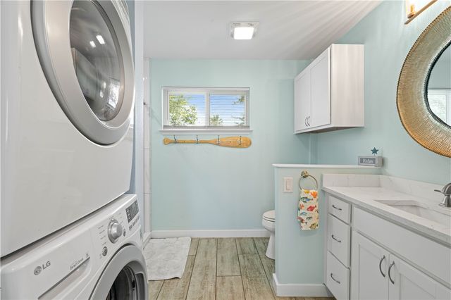42 Nassau Dr, Rockport, TX 78382