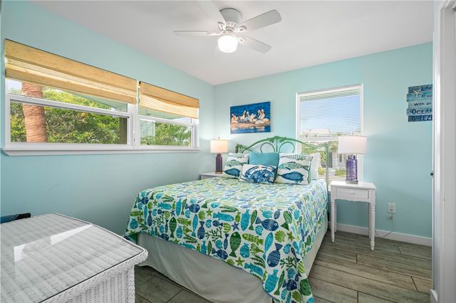42 Nassau Dr, Rockport, TX 78382