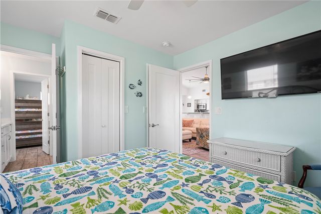42 Nassau Dr, Rockport, TX 78382