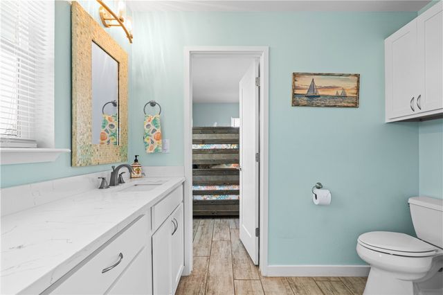 42 Nassau Dr, Rockport, TX 78382