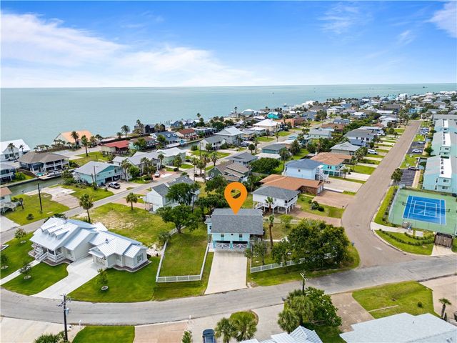 42 Nassau Dr, Rockport, TX 78382