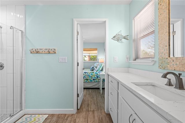 42 Nassau Dr, Rockport, TX 78382