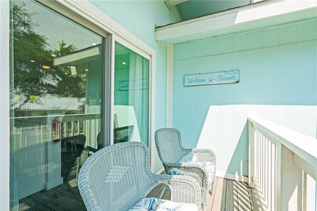 42 Nassau Dr, Rockport, TX 78382