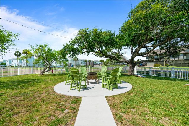 42 Nassau Dr, Rockport, TX 78382