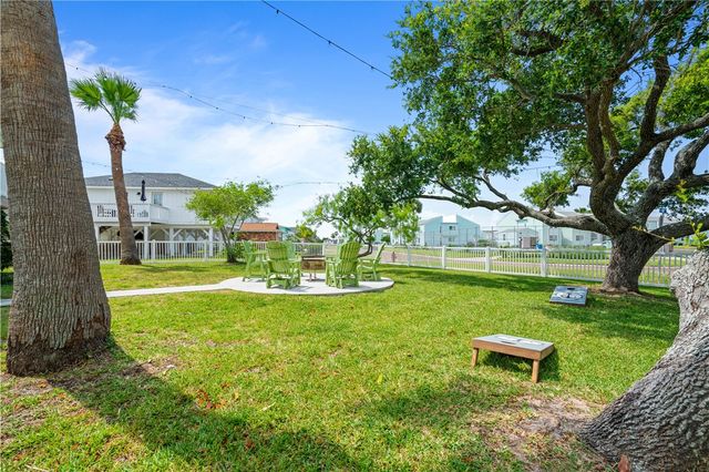 42 Nassau Dr, Rockport, TX 78382