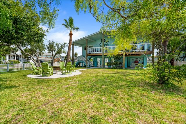 42 Nassau Dr, Rockport, TX 78382