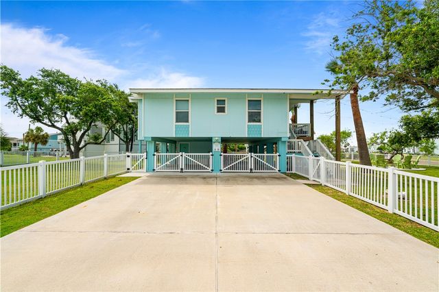 42 Nassau Dr, Rockport, TX 78382