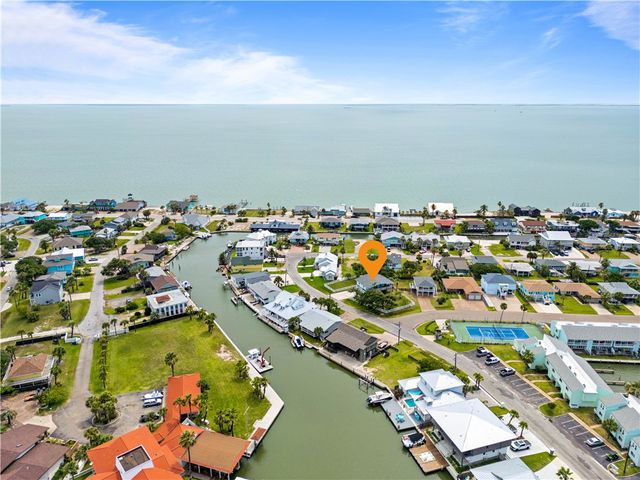 42 Nassau Dr, Rockport, TX 78382