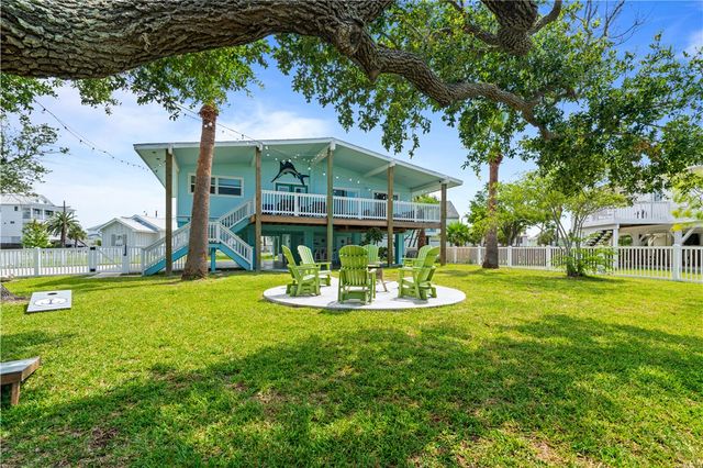 42 Nassau Dr, Rockport, TX 78382