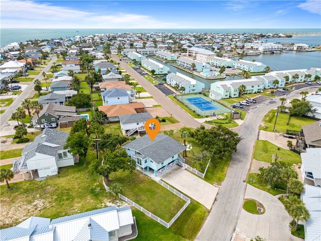 42 Nassau Dr, Rockport, TX 78382