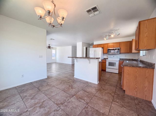 2232 E COCHISE Avenue, Apache Junction, AZ 85119