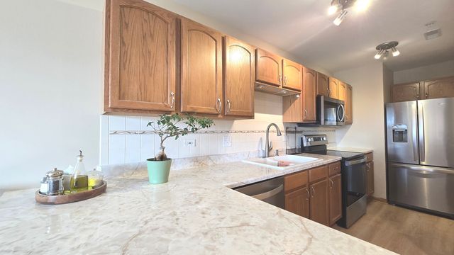 100 N Bokelman Street 429, Roselle, IL 60172