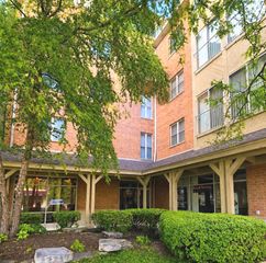100 N Bokelman Street 429, Roselle, IL 60172