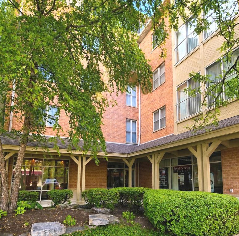 100 N Bokelman Street 429, Roselle, IL 60172