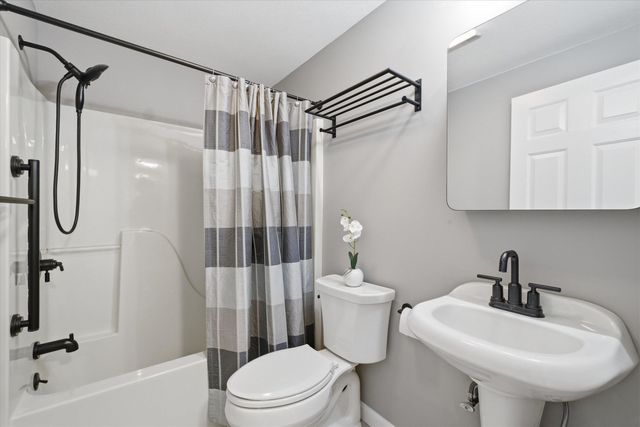 31 Henderson Rd Unit 5, Gilford, NH 03249