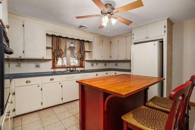 29 Morningside St, Leominster, MA 01453