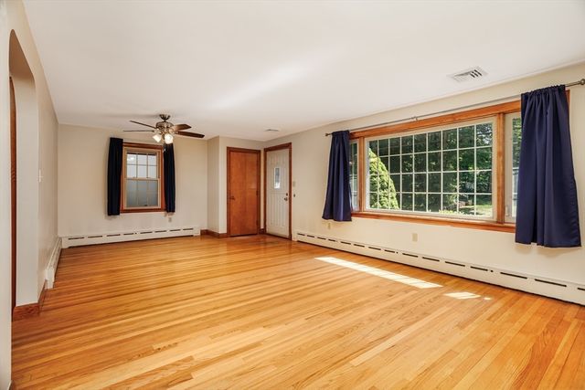 29 Morningside St, Leominster, MA 01453