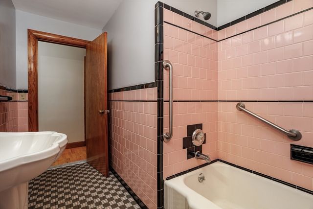 29 Morningside St, Leominster, MA 01453