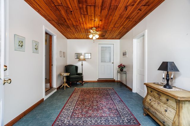 29 Morningside St, Leominster, MA 01453