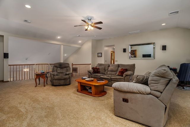 29 Morningside St, Leominster, MA 01453
