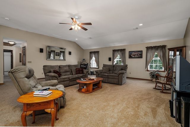 29 Morningside St, Leominster, MA 01453